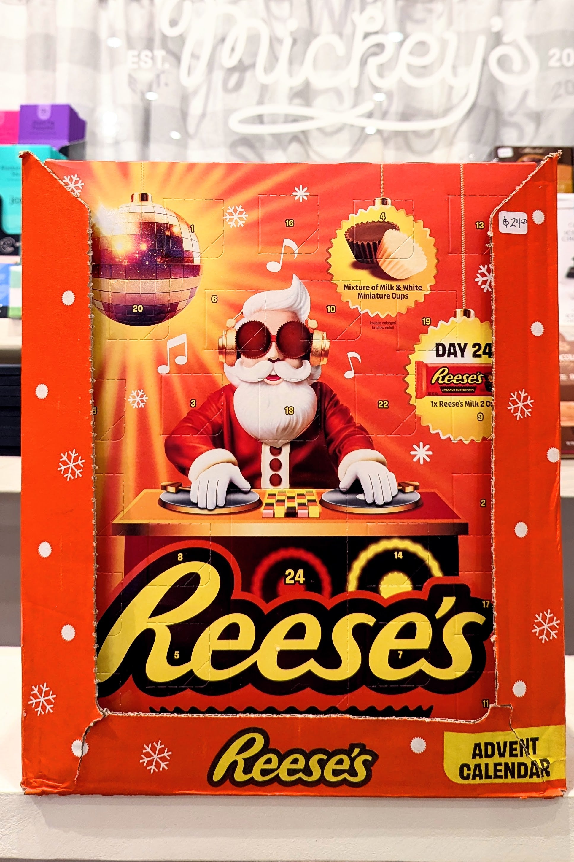 REESE'S Advent Calendar, Milk Chocolate and Peanut Cups Miniatures